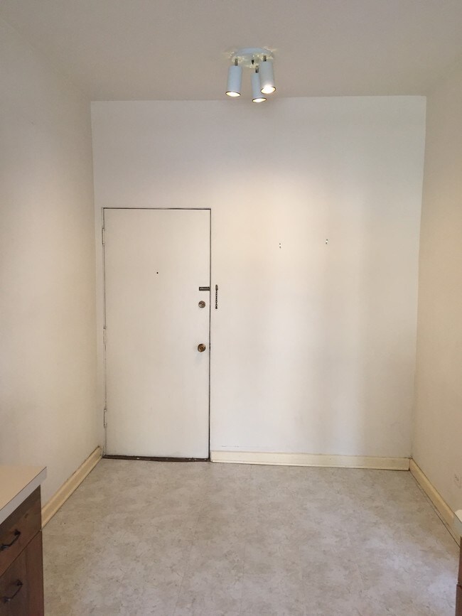Building Photo - 5401 S Ridgewood Ct