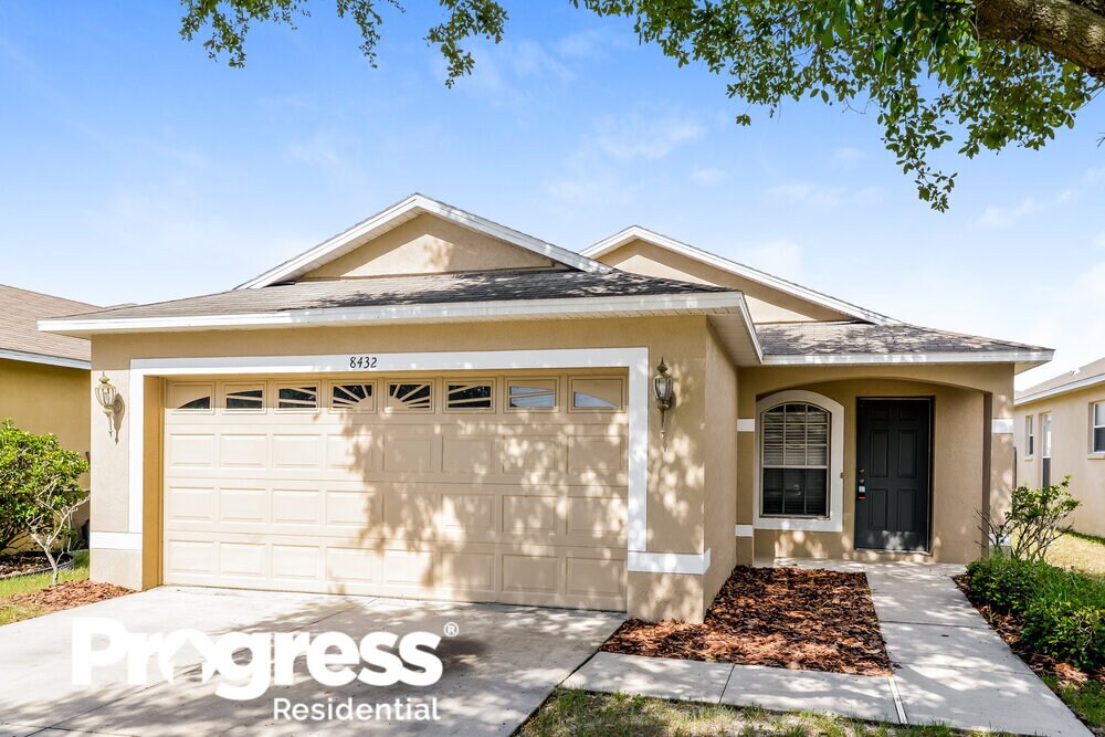 Foto principal - 8432 Deer Chase Dr