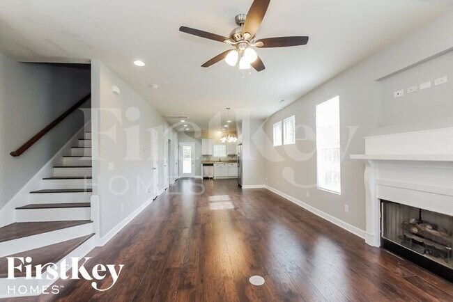Building Photo - 713 Walnut Crossing Dr