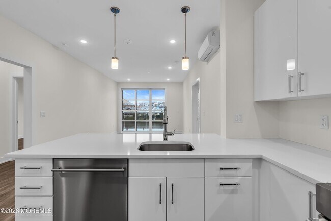 Foto del edificio - 521 Lakeview Ave
