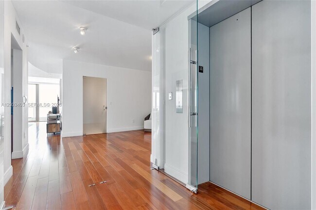 Building Photo - 1331 Brickell Bay Dr