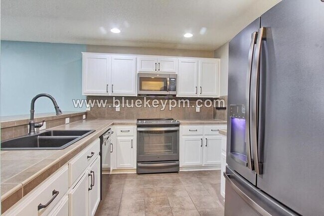 Foto del edificio - 4 Bed, 2.5 Bath Home in Felida with Pergol...