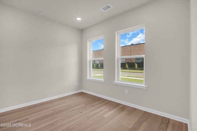 Foto del edificio - 16 Barton Ave