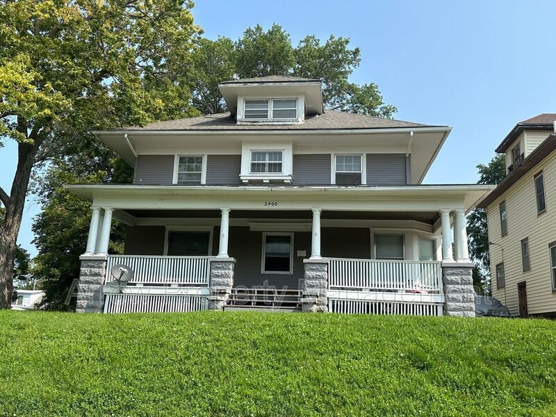 Building Photo - 2400 R St