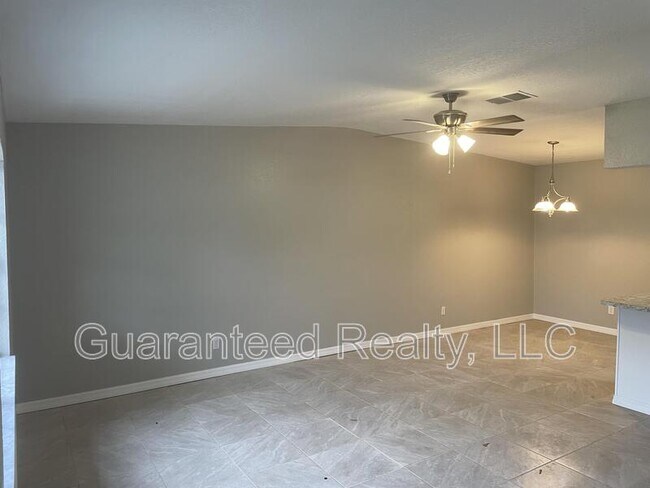 Building Photo - 3089 St Paul Dr