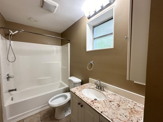 Foto del edificio - 6039 Corson Ave