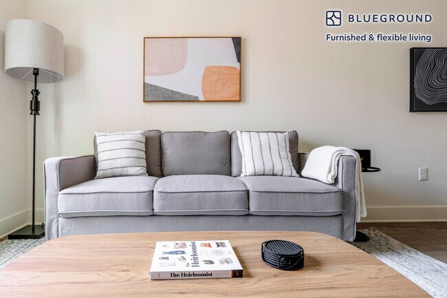 Foto del edificio - 1301 W Koenig Ln