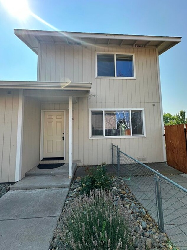 Primary Photo - Great duplex unit