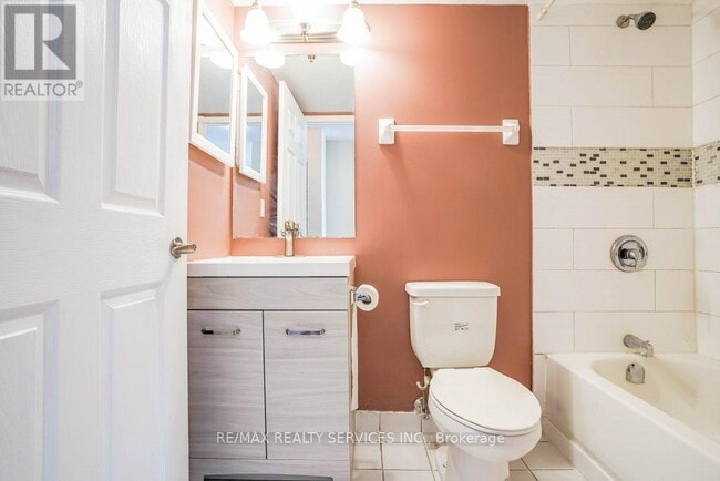 Building Photo - 135-135 Hillcrest Ave