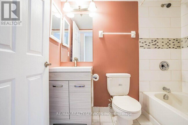 Photo du bâtiment - 135-135 Hillcrest Ave