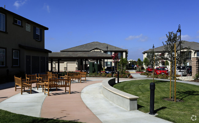 Building Photo - Cedar Glen Apartments