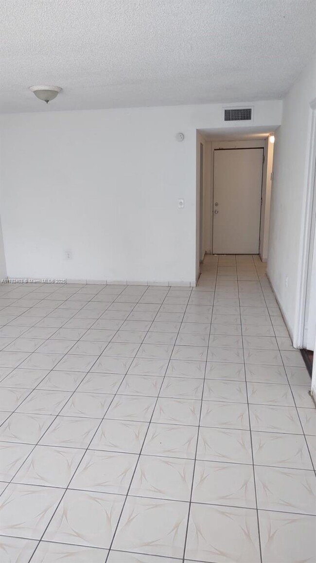 Foto del edificio - 15600 NW 7th Ave