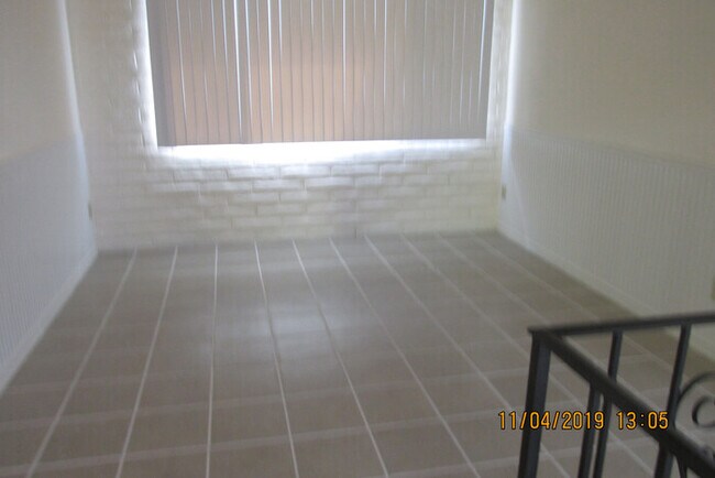 Building Photo - Spacious and Convenient!