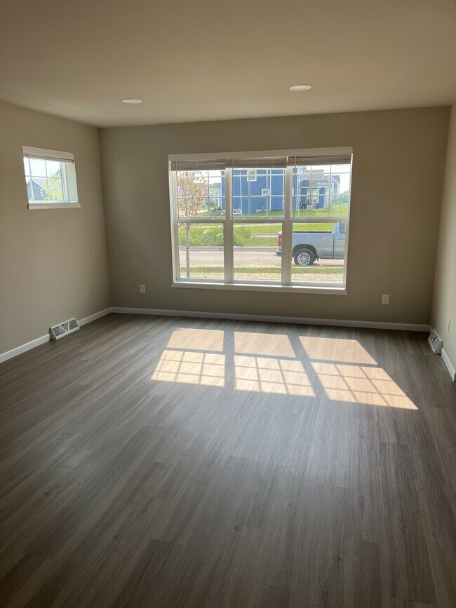 Building Photo - 305 Breunig Blvd