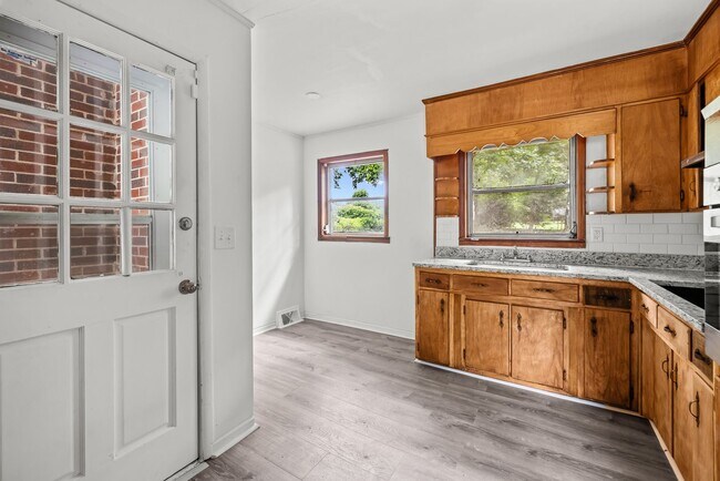 Foto del edificio - Newly Renovated Center Point Home