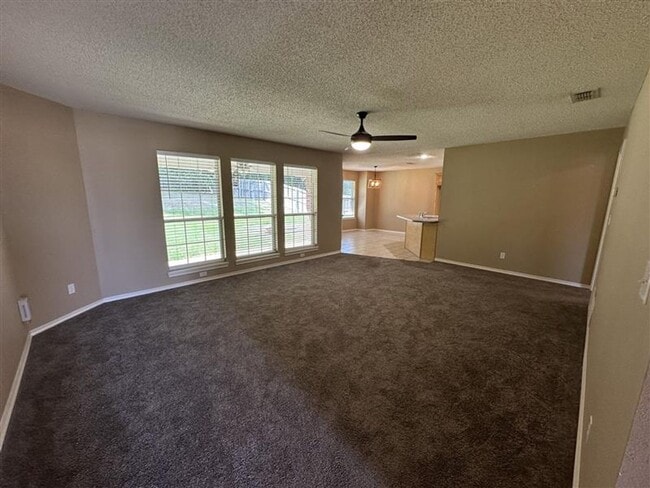 Building Photo - 2305 Haverhill Dr