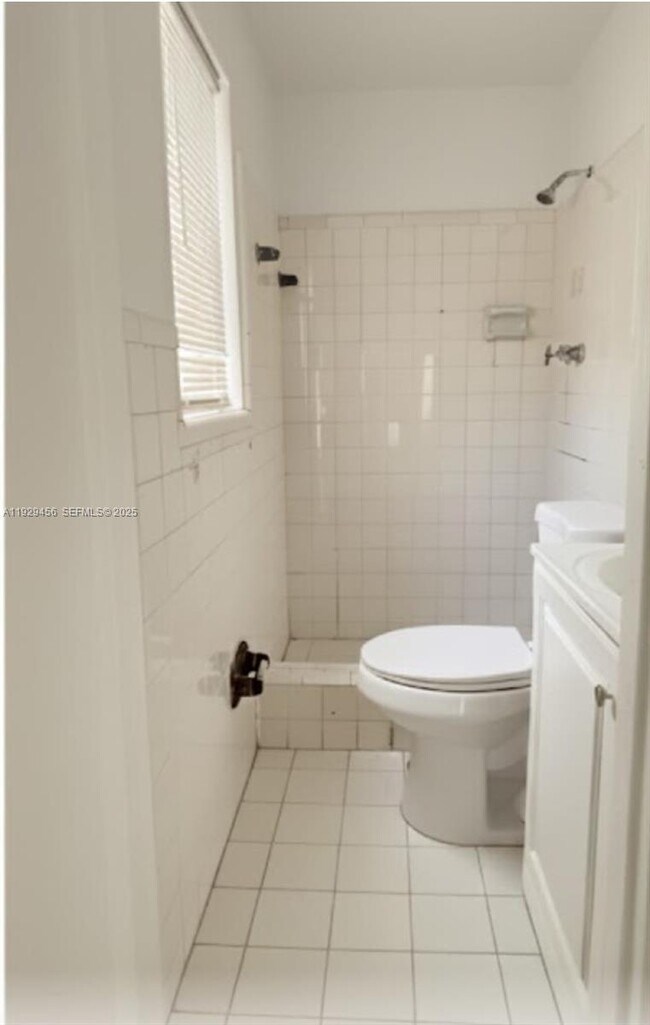 Foto del edificio - 1820 Funston St