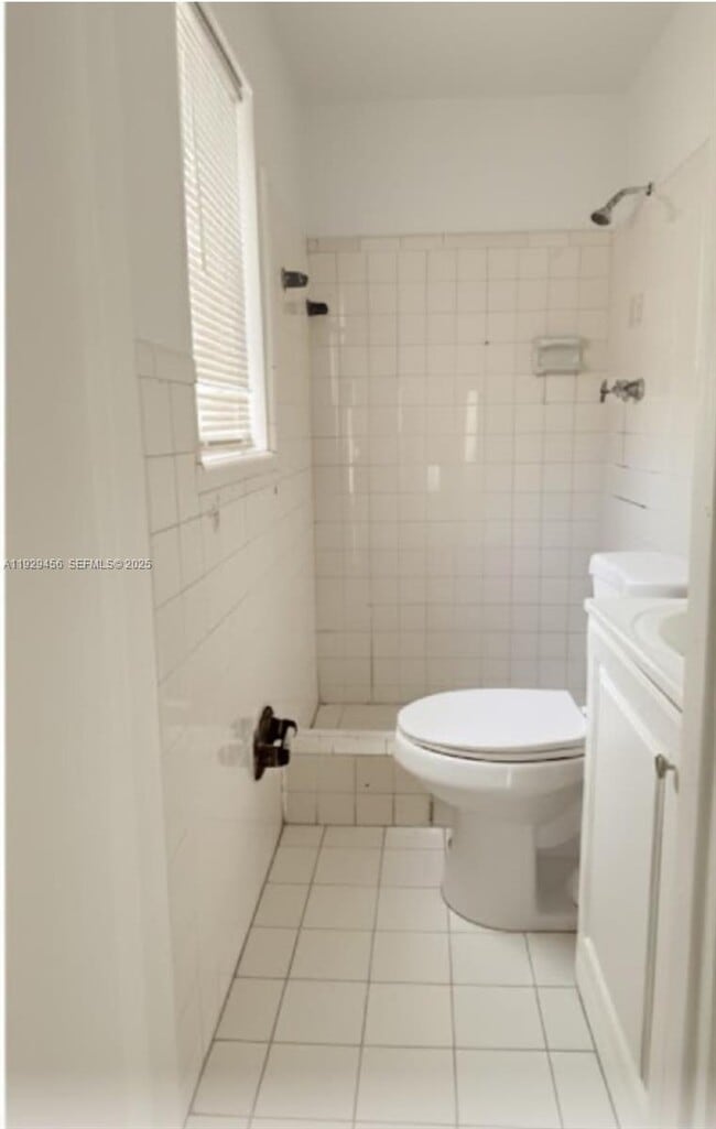 Building Photo - 1820 Funston St