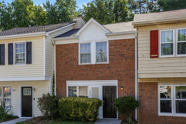 Building Photo - 1699 Winchester Way SE