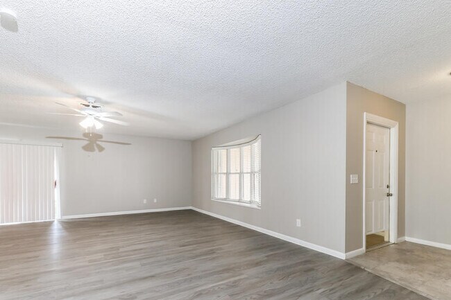 Building Photo - 2449 SE Aneci St