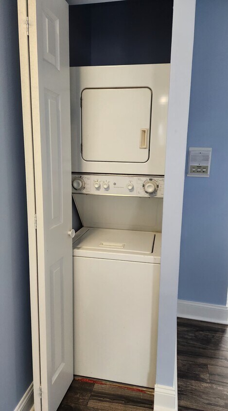 Primary Photo - 231 Gregory St