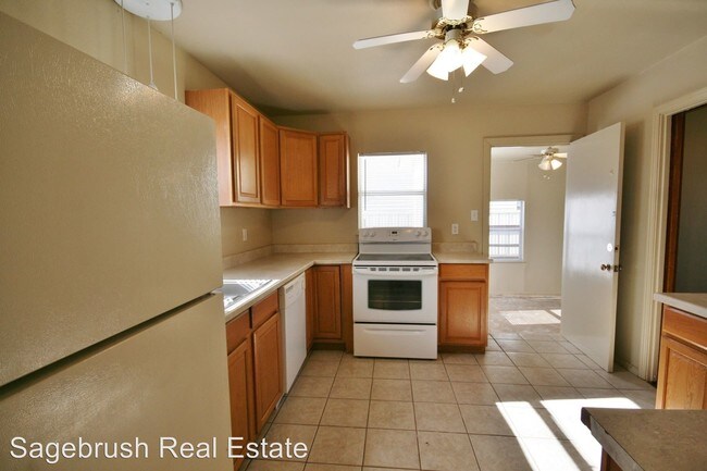 Building Photo - 3 br, 1.5 bath House - 112 E. Manana Blvd.