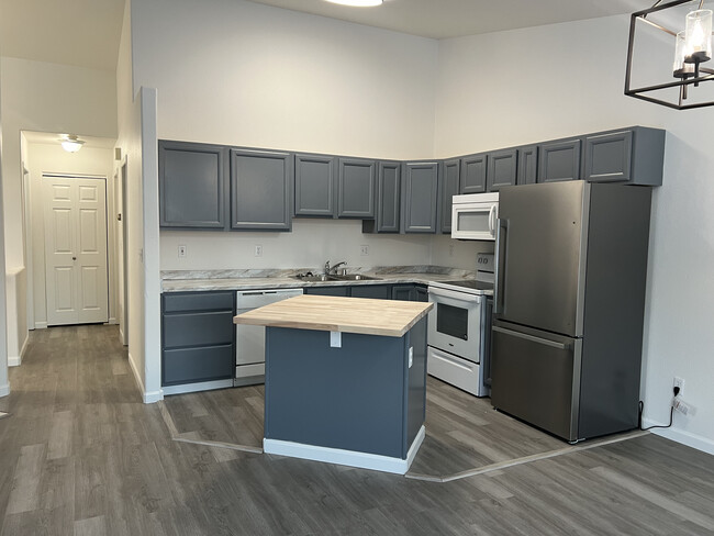 Kitchen and Main Hallway w/Closet - 1741 Elcadore Dr