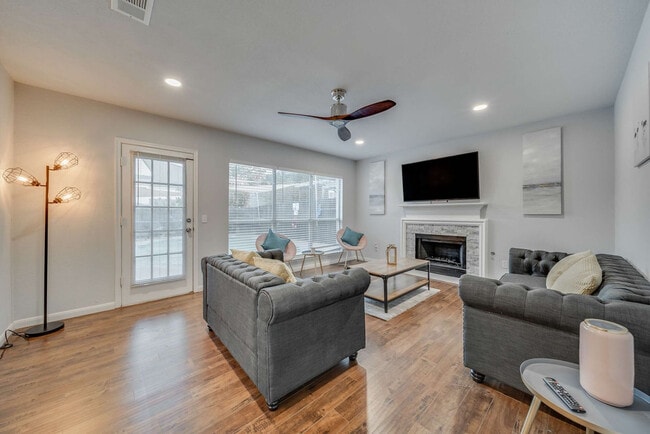 Building Photo - 843 Sonora Ln