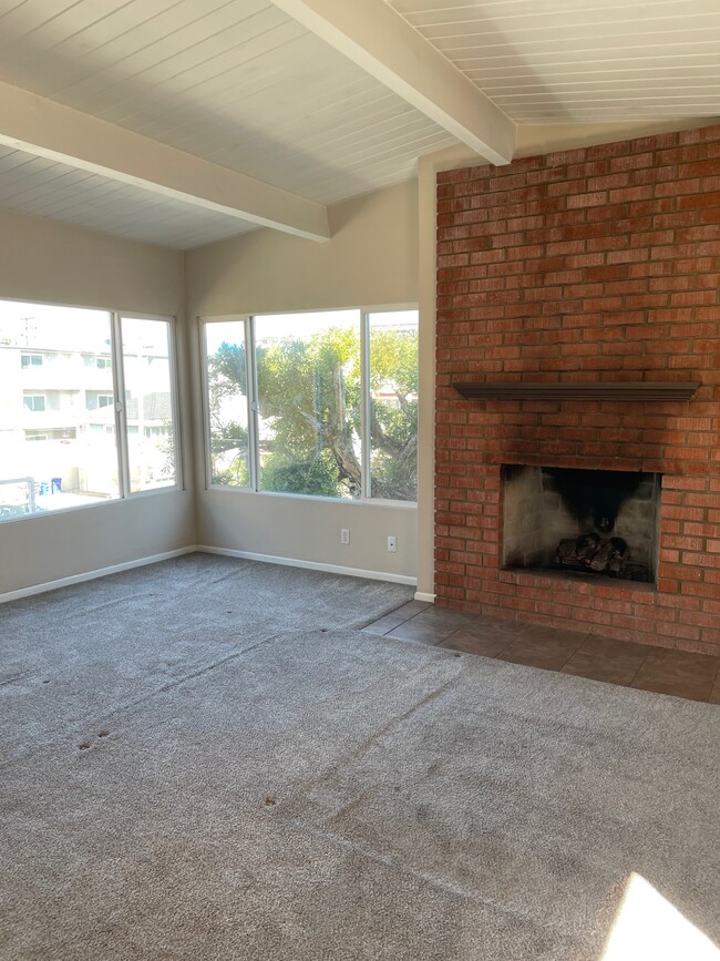 Building Photo - 532 Manhattan Beach Blvd