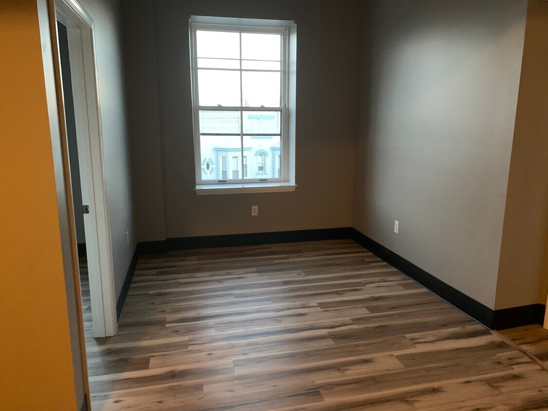 Living Room - 5 W Broadway St