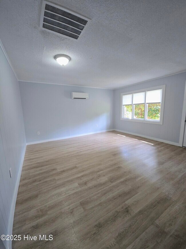 Foto del edificio - 1330 N Howe St