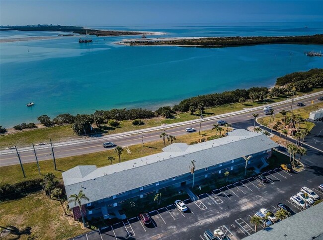 Building Photo - 2 Causeway Blvd