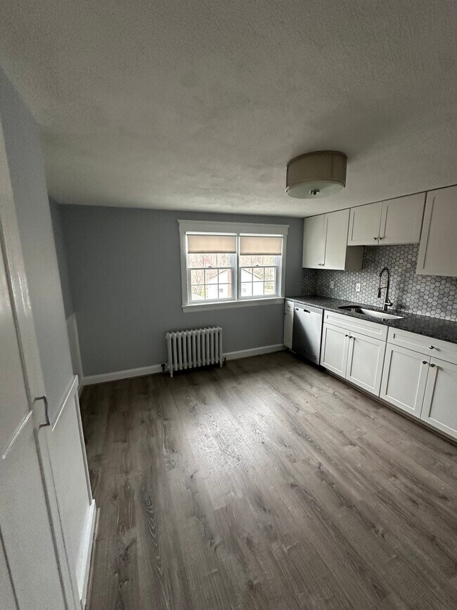 Foto del edificio - 369 Waverly Rd