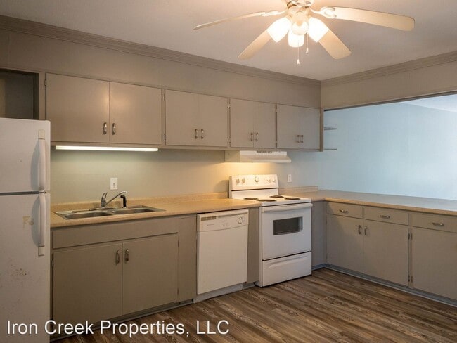 Building Photo - 2 br, 2 bath House - 14 N. College Street
