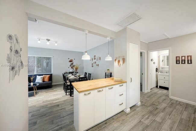 Building Photo - 970 SW 9th St