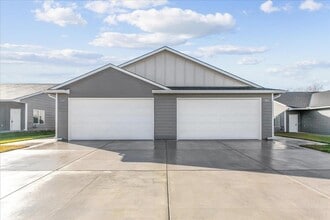 Building Photo - 2921 S Bunker Hl Dr