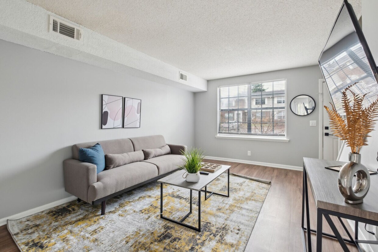 Foto principal - 600 Whispering Hills Dr