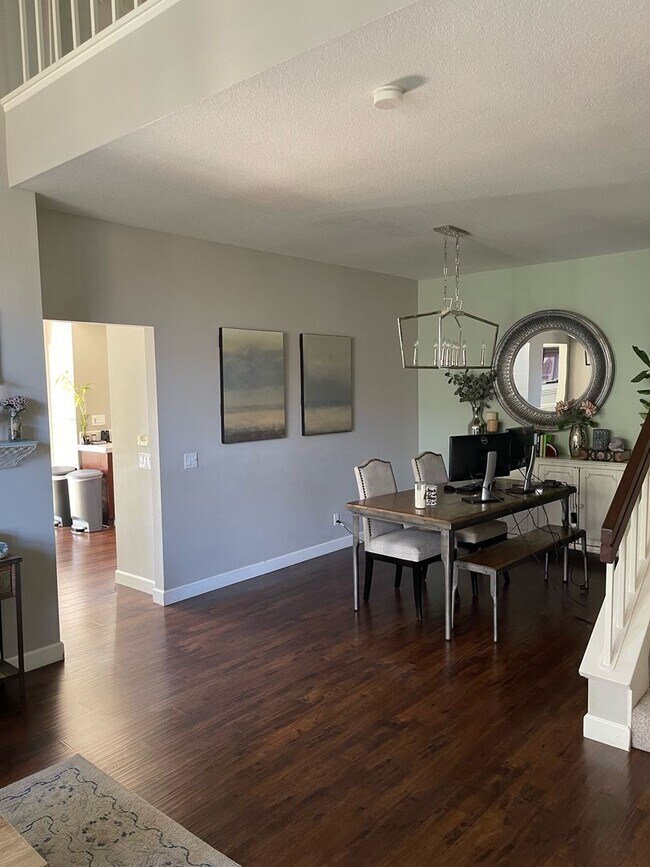 Building Photo - Beautiful Windrose Point 3 bed 2 1/2 bath ...