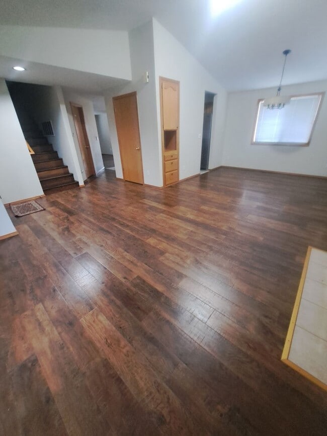 Building Photo - 3 BEDROOM - AC - move in ready