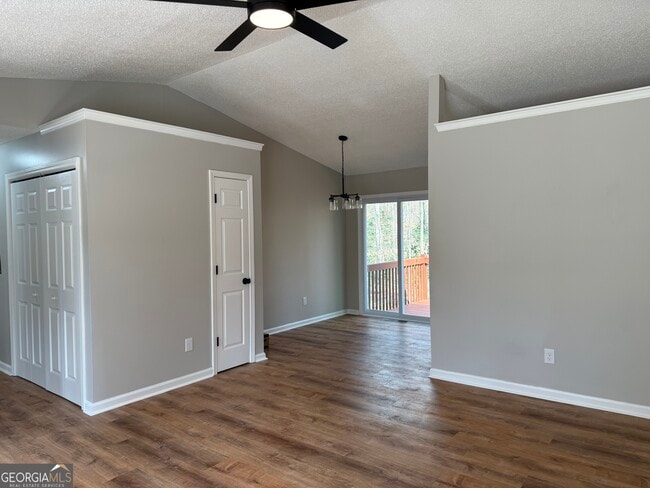 Building Photo - 115 E Greenwood Dr