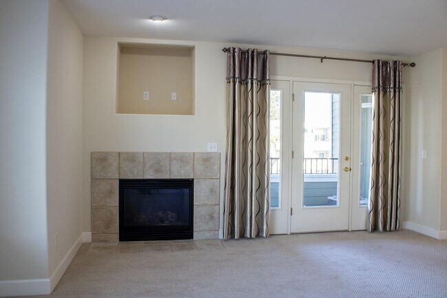 Building Photo - 1587 S Novato Blvd