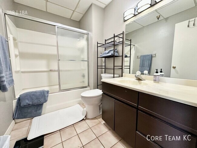 Foto del edificio - 308 W 8th St