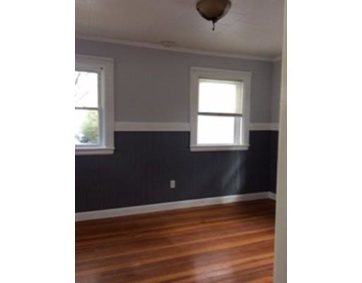 Building Photo - 36 Maple St