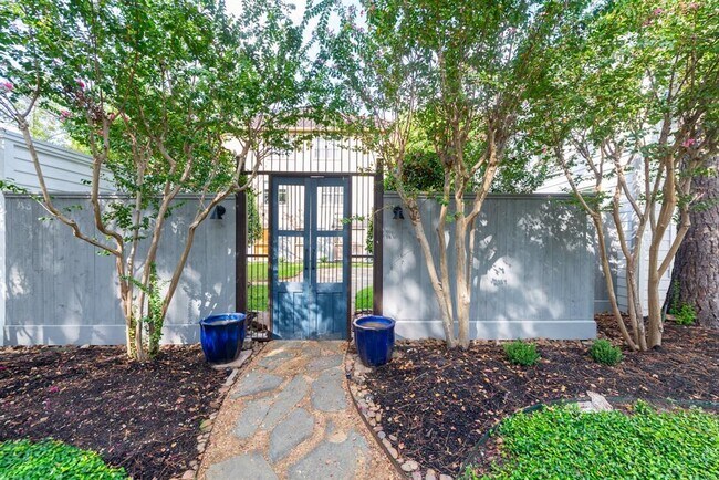 Building Photo - 7703 Bobbitt Ln