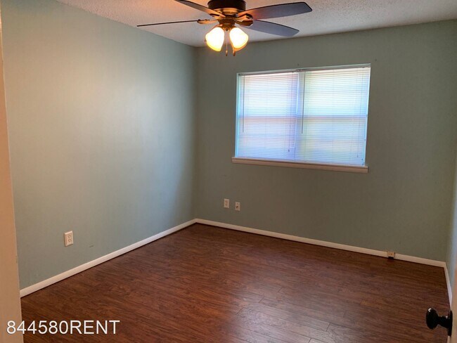 Foto del edificio - 3 br, 2 bath House - 6211 NW Cedarwood Dr