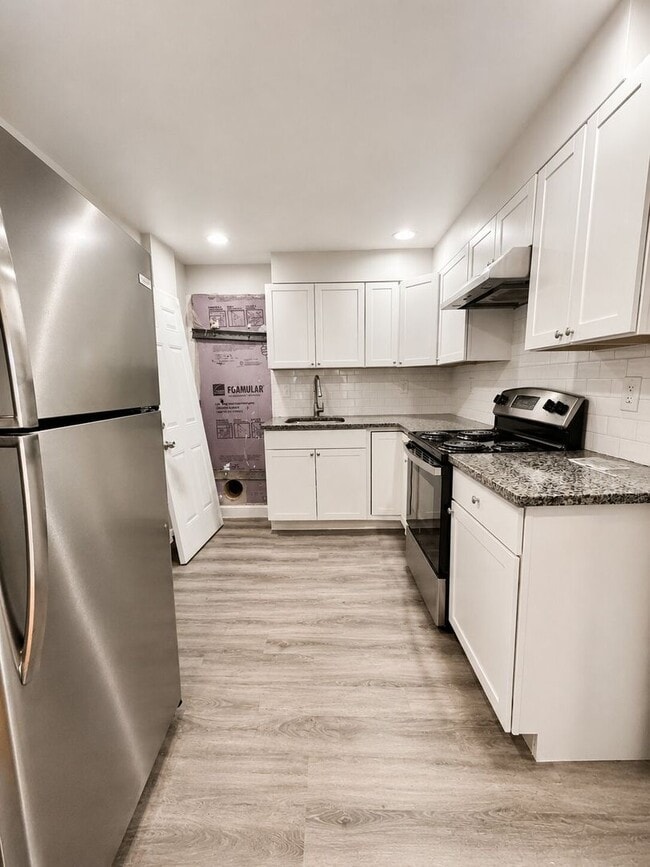 Foto del edificio - Beautifully Updated 3 Bedroom Home with Central Air, Basement & Private Backyard