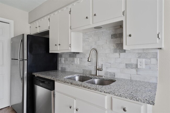 Building Photo - 701 Ramble Ln
