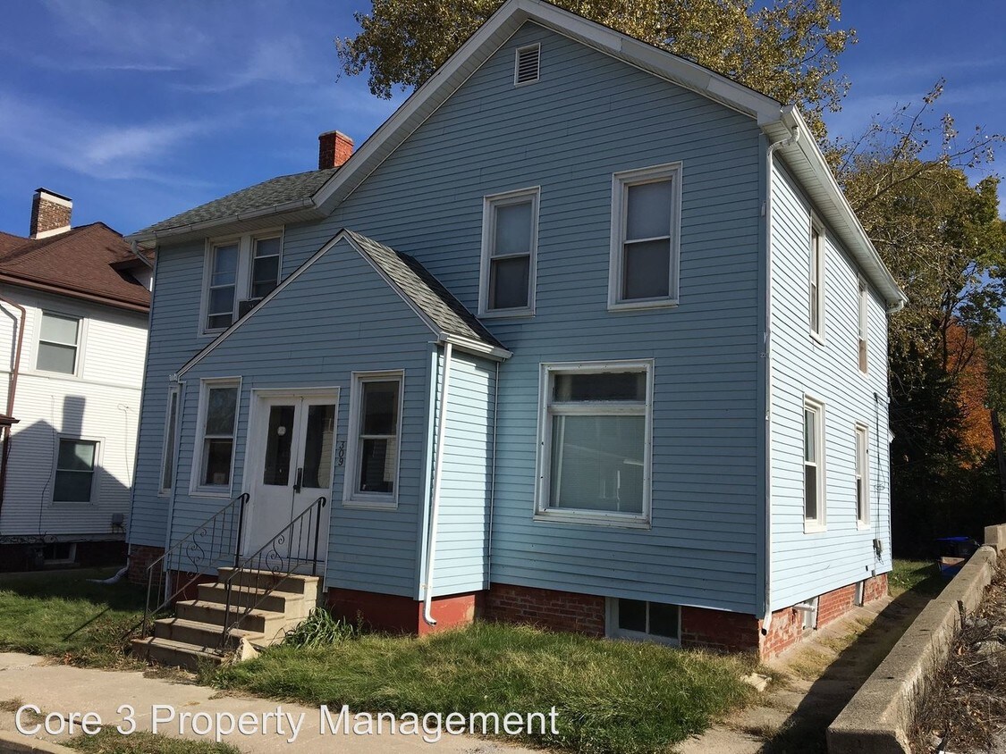Primary Photo - 309 N McLean St