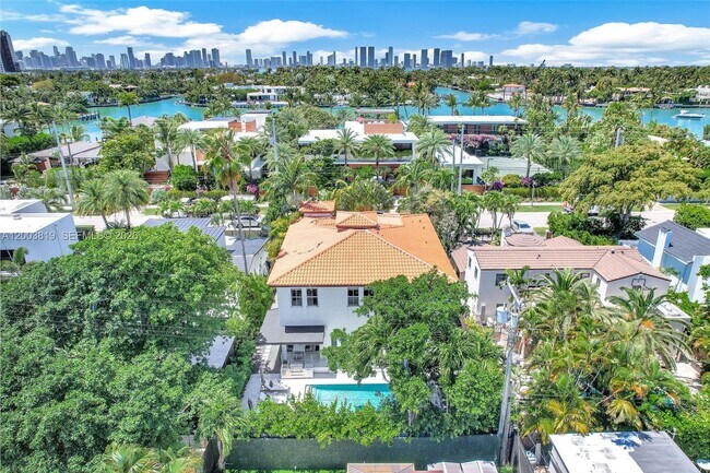 Foto del edificio - 2143 N Bay Rd