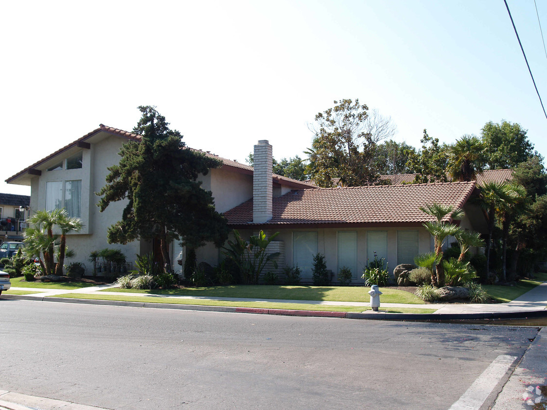 Building Photo - El Dorado Fresno Apts.